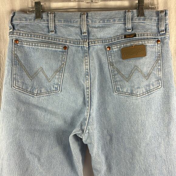 Wrangler Men's Light Wash Blue Jeans - Picture 5 of 9